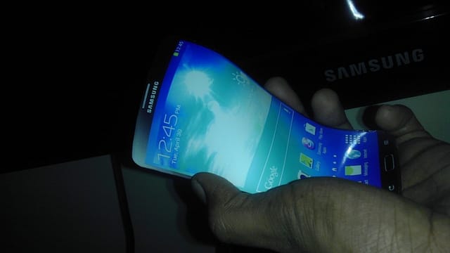 Galaxy-S6-flexible-display